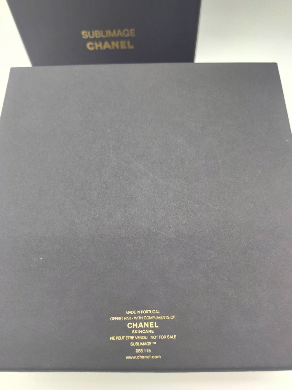 CHANEL SUBLIMAGE Skincare VIP Gift Set 3 Embroidered Black Towels Box NIB - Picture 4 of 9